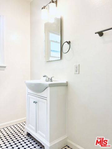 1837 N NORMANDIE Avenue 3, Los Angeles, CA 90027