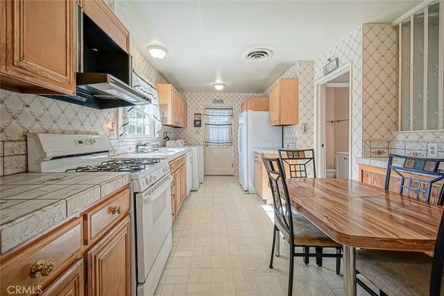 20751 Clark Street, Woodland Hills, CA 91367