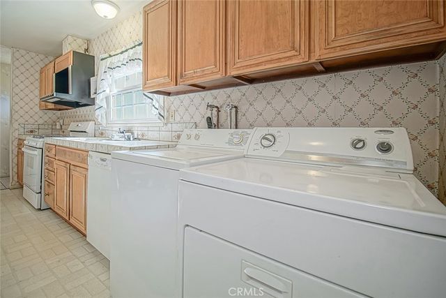 20751 Clark Street, Woodland Hills, CA 91367