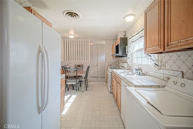 20751 Clark Street, Woodland Hills, CA 91367