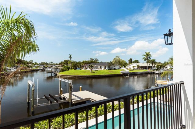 1482 51ST AVENUE NE, St Petersburg, FL 33703