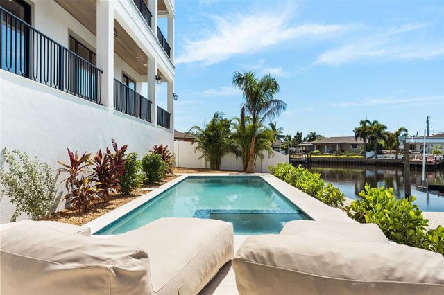 1482 51ST AVENUE NE, St Petersburg, FL 33703
