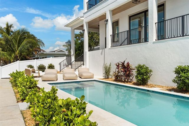 1482 51ST AVENUE NE, St Petersburg, FL 33703