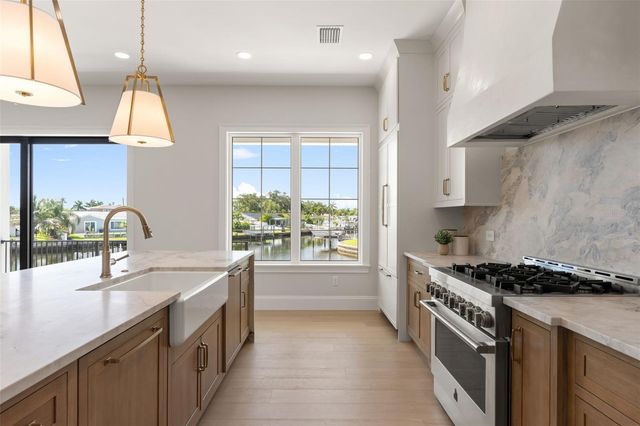 1482 51ST AVENUE NE, St Petersburg, FL 33703