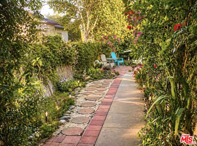 8547 Airdrome Street, Los Angeles, CA 90035
