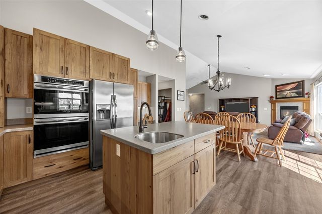 7219 Rock Wood Drive SW, Cedar Rapids, IA 52404