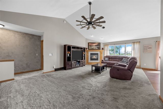 7219 Rock Wood Drive SW, Cedar Rapids, IA 52404