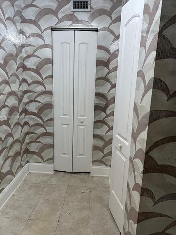 410 SE 2nd St 118, Hallandale Beach, FL 33009