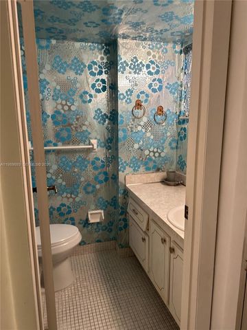 410 SE 2nd St 118, Hallandale Beach, FL 33009