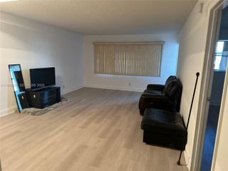 410 SE 2nd St 118, Hallandale Beach, FL 33009