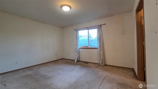 11316 1st Avenue Ct E, Tacoma, WA 98445