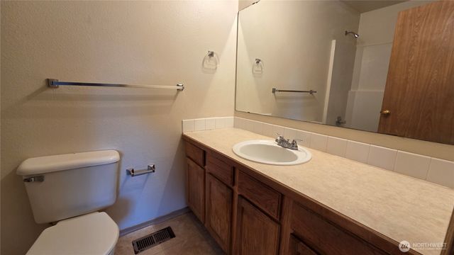 11316 1st Avenue Ct E, Tacoma, WA 98445