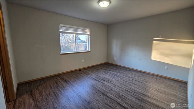 11316 1st Avenue Ct E, Tacoma, WA 98445