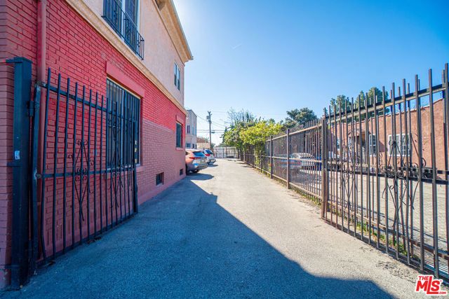 680 E 47th Street, Los Angeles, CA 90011
