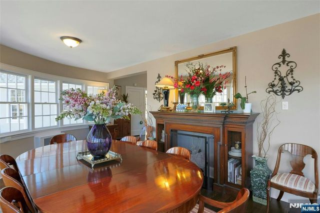 28 Turners Lake Drive, Mahwah, NJ 07430