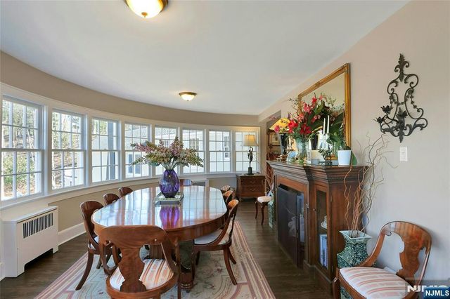 28 Turners Lake Drive, Mahwah, NJ 07430