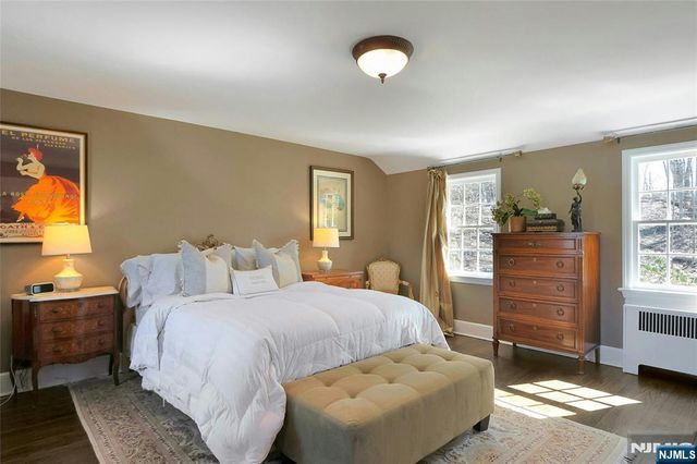 28 Turners Lake Drive, Mahwah, NJ 07430