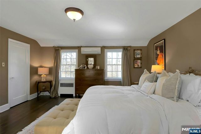 28 Turners Lake Drive, Mahwah, NJ 07430