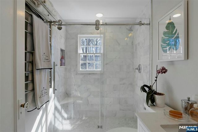 28 Turners Lake Drive, Mahwah, NJ 07430