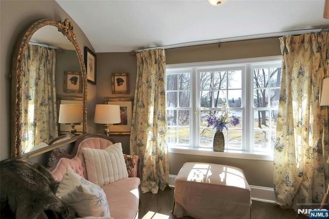 28 Turners Lake Drive, Mahwah, NJ 07430