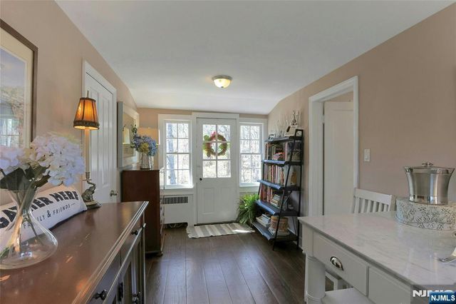 28 Turners Lake Drive, Mahwah, NJ 07430