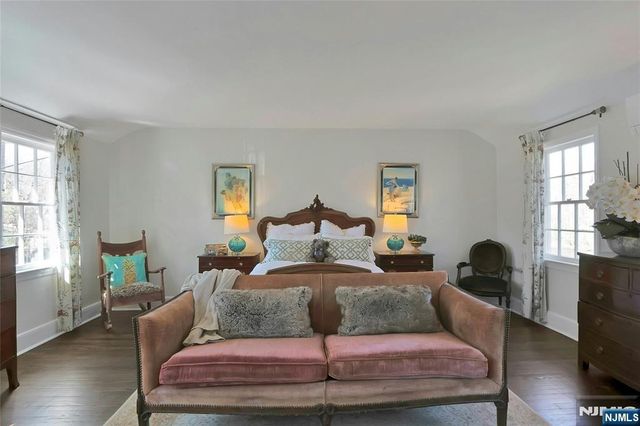 28 Turners Lake Drive, Mahwah, NJ 07430