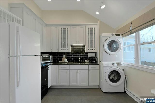 28 Turners Lake Drive, Mahwah, NJ 07430