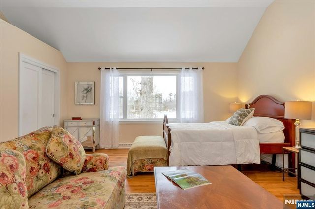28 Turners Lake Drive, Mahwah, NJ 07430