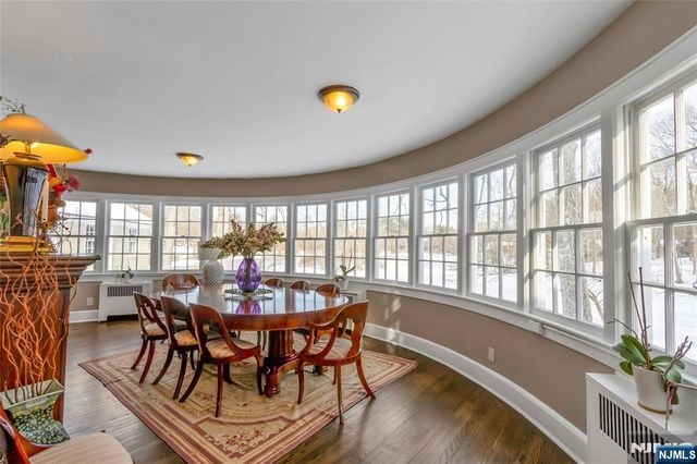 28 Turners Lake Drive, Mahwah, NJ 07430