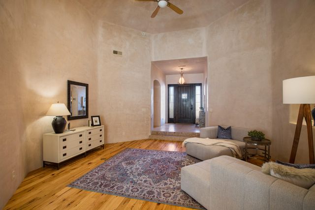 9306 Dana Court NE, Albuquerque, NM 87122