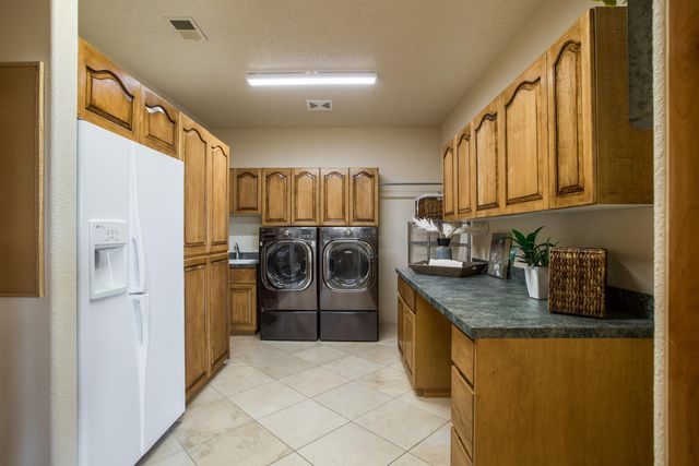 9306 Dana Court NE, Albuquerque, NM 87122