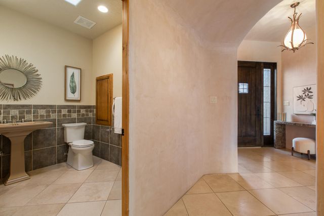 9306 Dana Court NE, Albuquerque, NM 87122