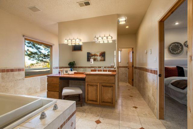 9306 Dana Court NE, Albuquerque, NM 87122