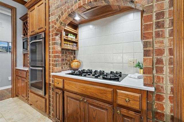 1412 Hunters Creek Road, Edmond, OK 73003