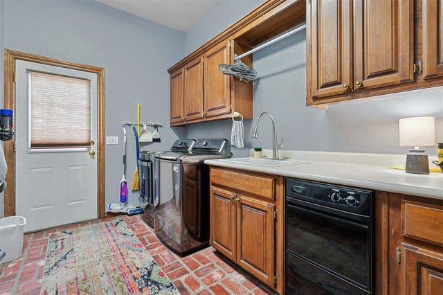 1412 Hunters Creek Road, Edmond, OK 73003