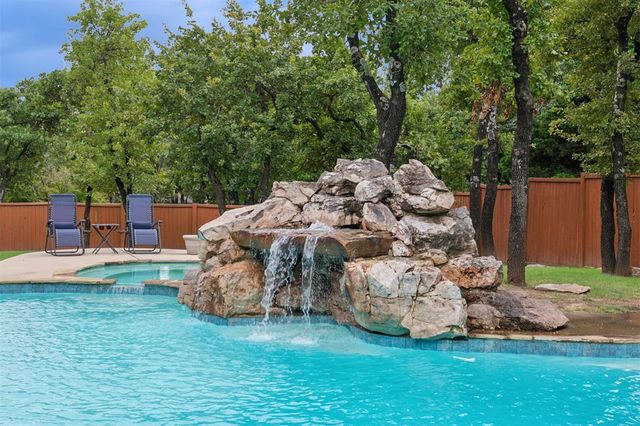 1412 Hunters Creek Road, Edmond, OK 73003