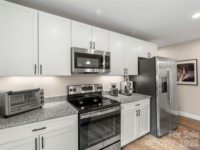 92 Lakeside Drive, Asheville, NC 28806