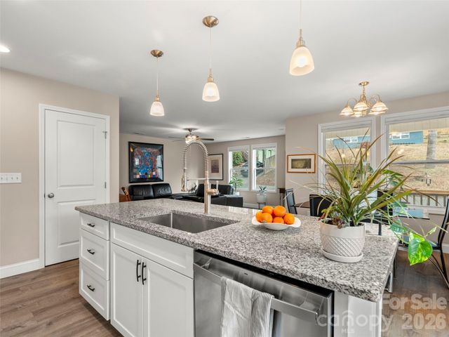 92 Lakeside Drive, Asheville, NC 28806