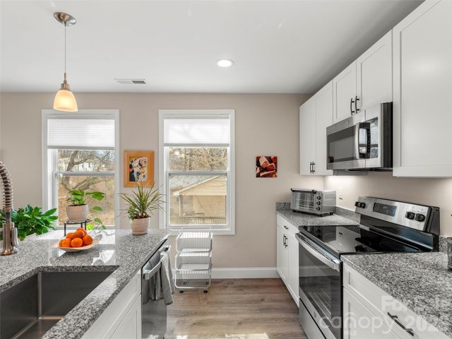 92 Lakeside Drive, Asheville, NC 28806