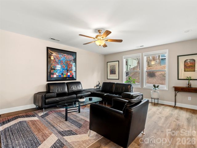 92 Lakeside Drive, Asheville, NC 28806