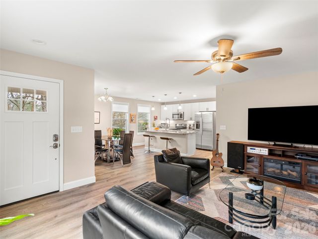 92 Lakeside Drive, Asheville, NC 28806