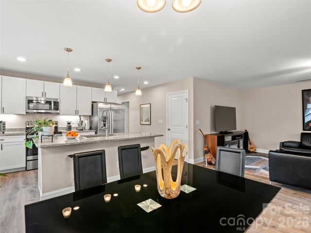 92 Lakeside Drive, Asheville, NC 28806