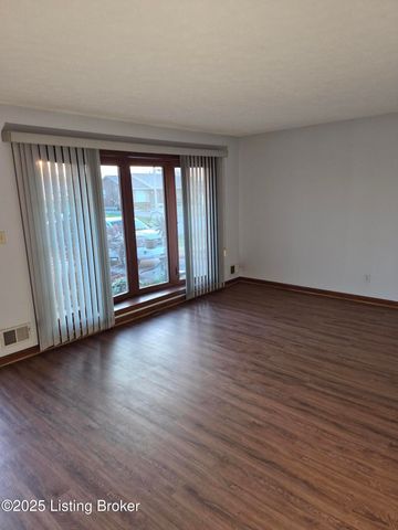 7011 Uranus Dr, Louisville, KY 40258