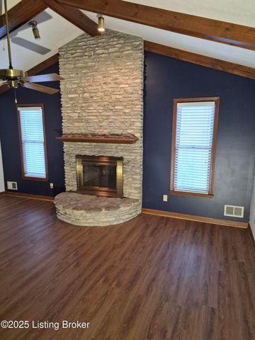 7011 Uranus Dr, Louisville, KY 40258