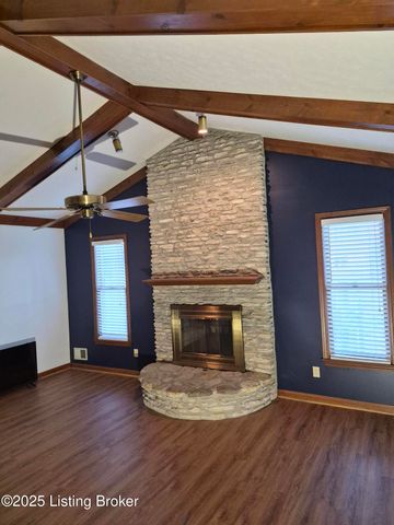 7011 Uranus Dr, Louisville, KY 40258