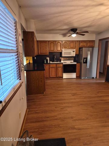 7011 Uranus Dr, Louisville, KY 40258