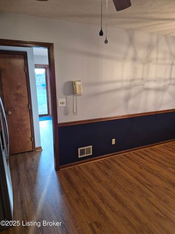 7011 Uranus Dr, Louisville, KY 40258