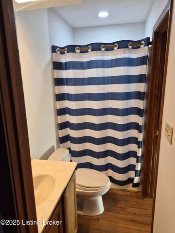 7011 Uranus Dr, Louisville, KY 40258