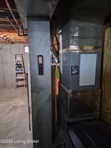 7011 Uranus Dr, Louisville, KY 40258