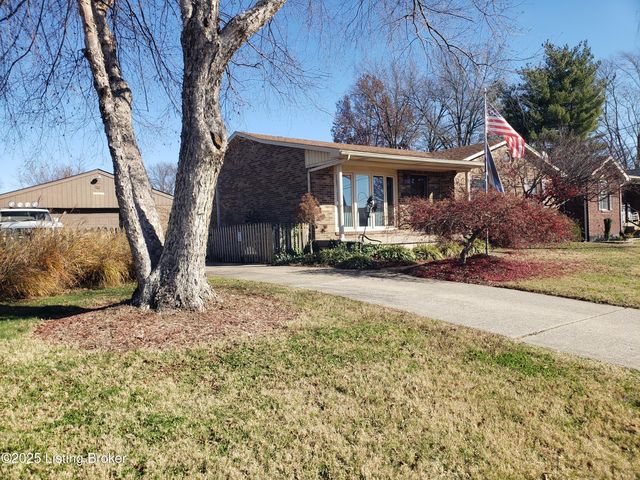 7011 Uranus Dr, Louisville, KY 40258